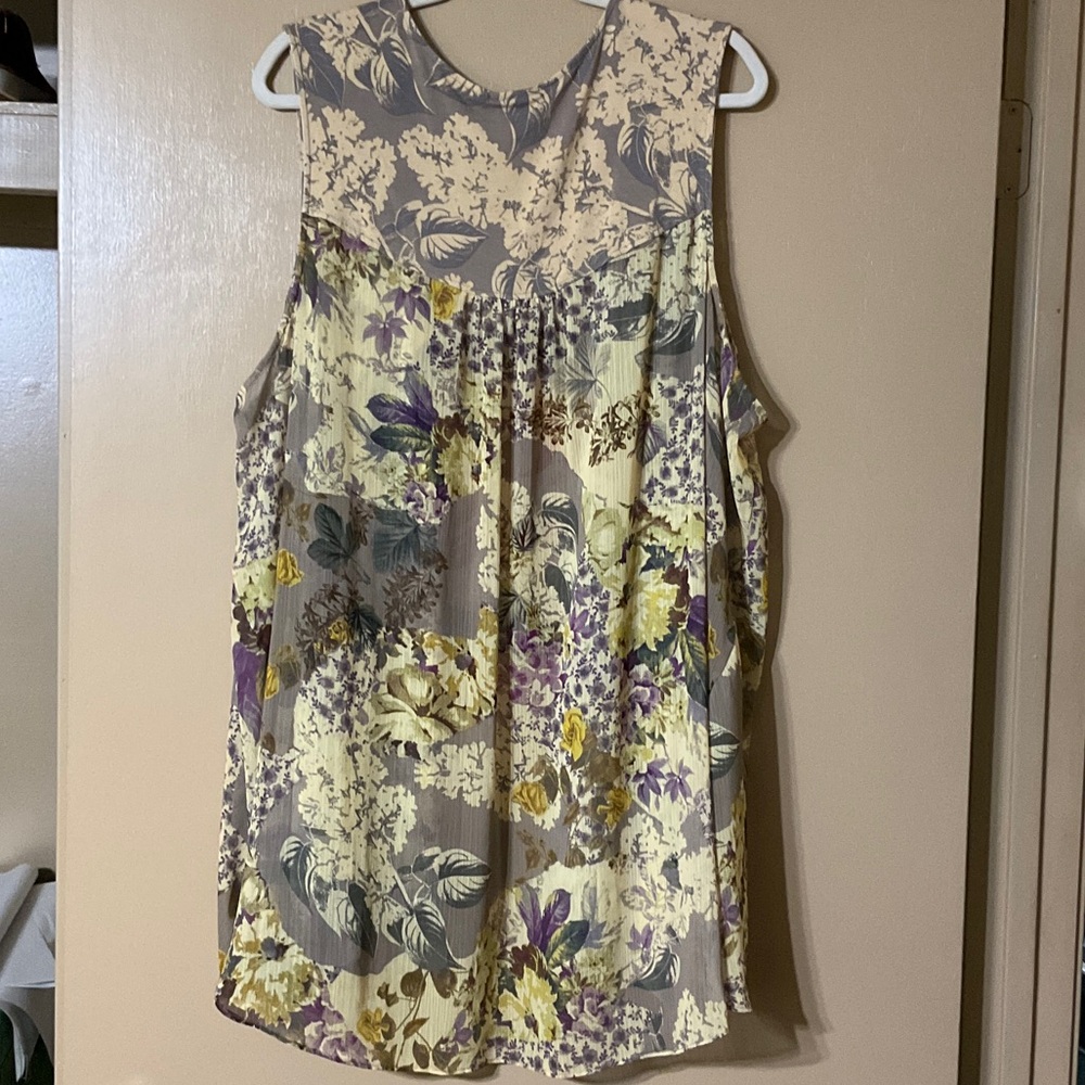 LOGO by Lori Goldstein Floral Sleeveless Vest - Picture 2 of 11